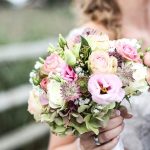 Bouquet da sposa: peonie, rose e tante altre idee