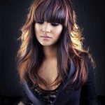 Taglio lungo scalato con frangia