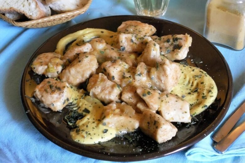Bocconcini di pollo al vino bianco con crema di ceci, curry e yogurt