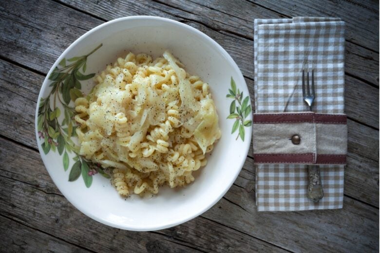 Fusilloni cacio e pepe alla purea di cavolfiore