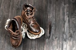 Le scarpe hanno bisogno di una pulizia adeguata al materiale.