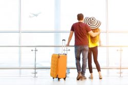 Come vestirsi per viaggiare in aereo