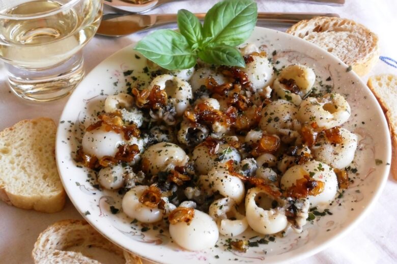 Seppioline con salsa di cipollotti caramellati