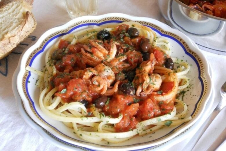 Spaghetti alla chitarra con moscardini alle olive