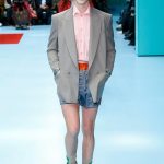 Modello con shorts per Gucci alla MFW FW 2018