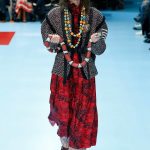 Modella con serpente per Gucci alla MFW FW 2018