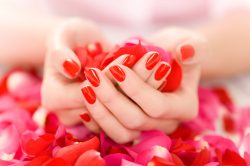 Unghie rosse tendenza 2018
