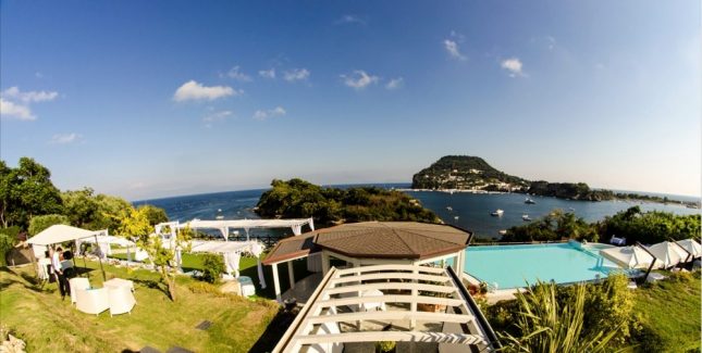 Villa Mirabilis: una location con terrazza sul mare