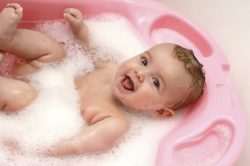 Il bagnetto aiuta il neonato a rilassarsi