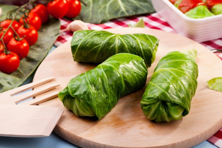 Involtini di verza con salsiccia e scamorza