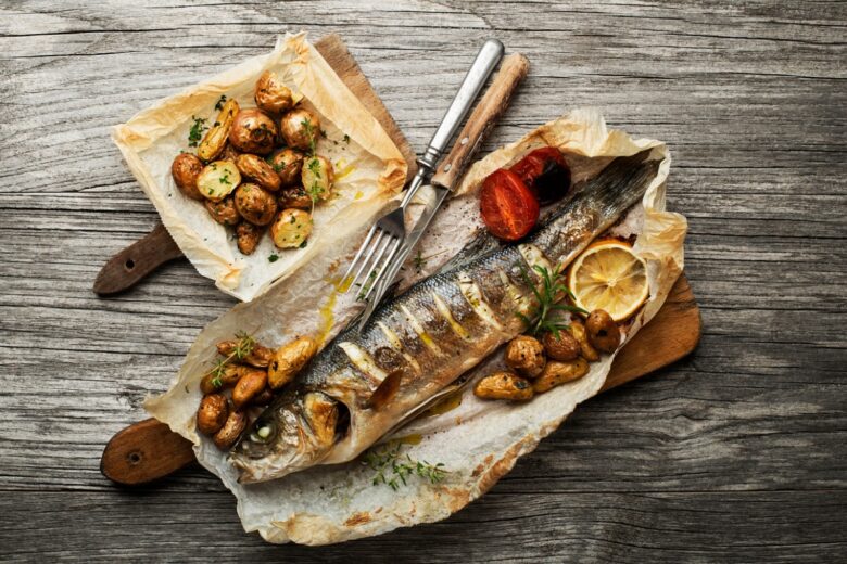 Branzino al forno con patate al cartoccio
