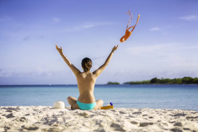 Topless in spiaggia
