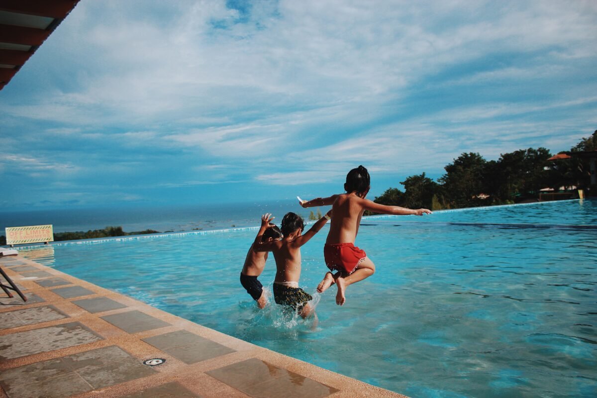 Quanti sono i rischi in piscina per i bambini?