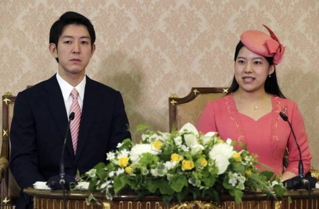 La principessa Ayako sposerà Moriya, un impiegato.
