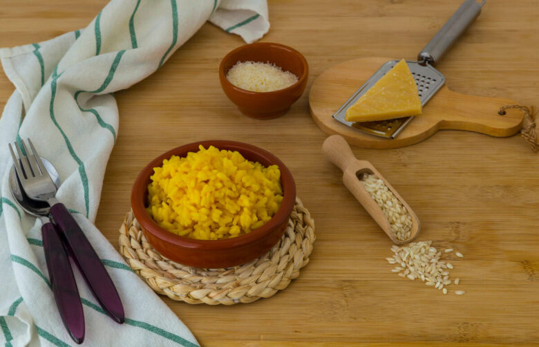 Risotto allo zafferano e salsiccia