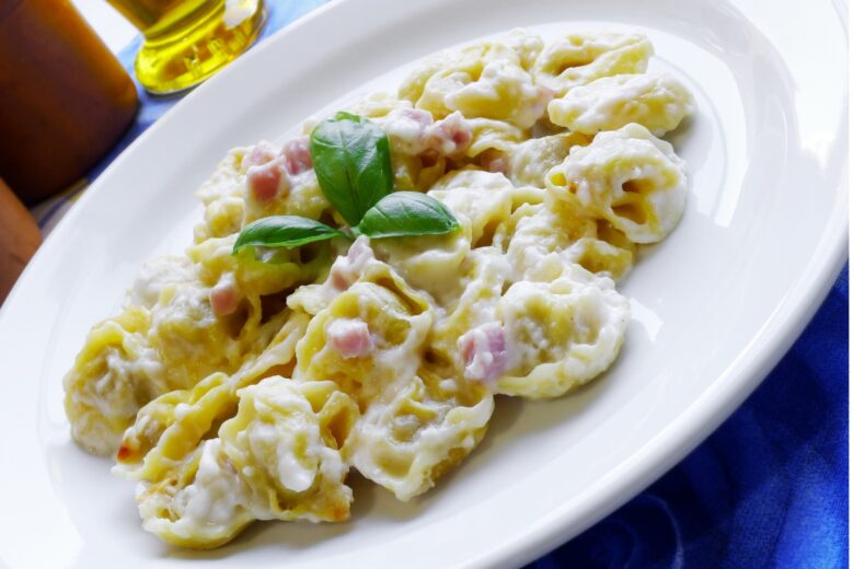 Tortellini con panna e prosciutto