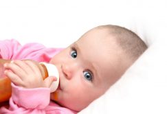 Come scegliere il cuscino per allattamento ideale, che sia comodo per il bebè e la sua mamma.