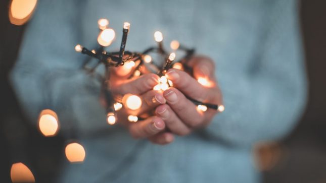 Luci di Natale: come appenderle.
