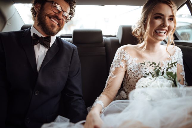 Abito da sposa a maniche lunghe