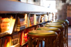 Cosa sono e dove trovare i caffè letterari in Italia.