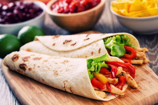 Burrito di pollo con salsa guacamole