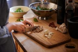 Come rinnovare il tagliere di legno