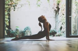 Come affrontare al meglio la giornata con lo yoga