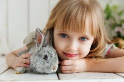 Bambini e animali: 5 motivi per accogliere un cucciolo in famiglia