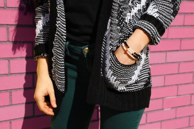 Cosa dice il galateo sul tenere le mani in tasca, giusto o sbagliato?