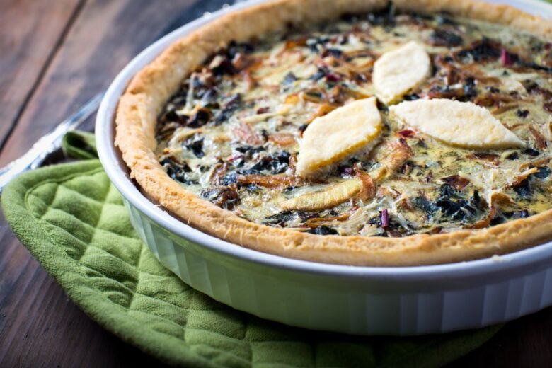 Torta salata di bietole e cicoria