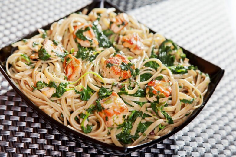 Fusilli con salmone e cicoria scottata
