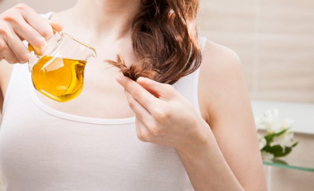 Maschera per capelli con l'olio
