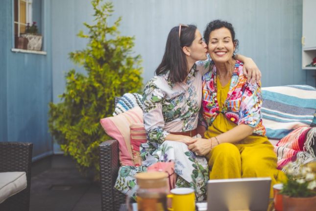 Le idee regalo solidali per far felice la mamma e aiutare il prossimo