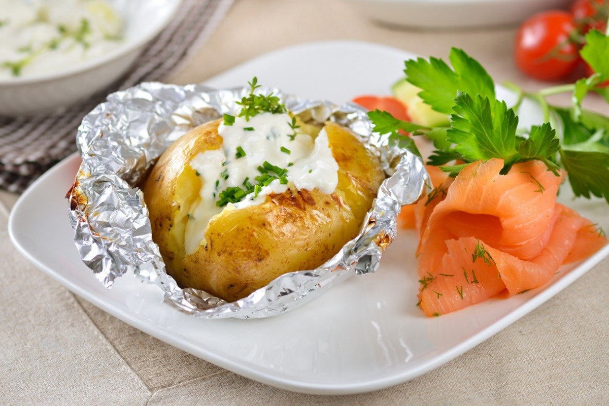 Patate novelle al cartoccio con salsa allo yogurt