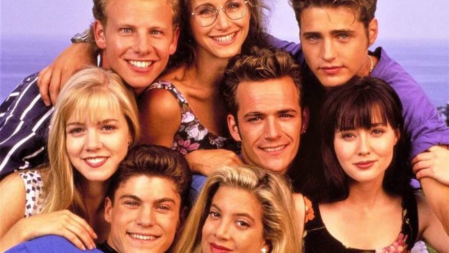 Da Beverly Hills a Baywatch, tutti i telefilm cult degli anni 90 da riguardare quest’estate