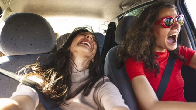 La playlist anni 90 che vi farà cantare durante i vostri viaggi