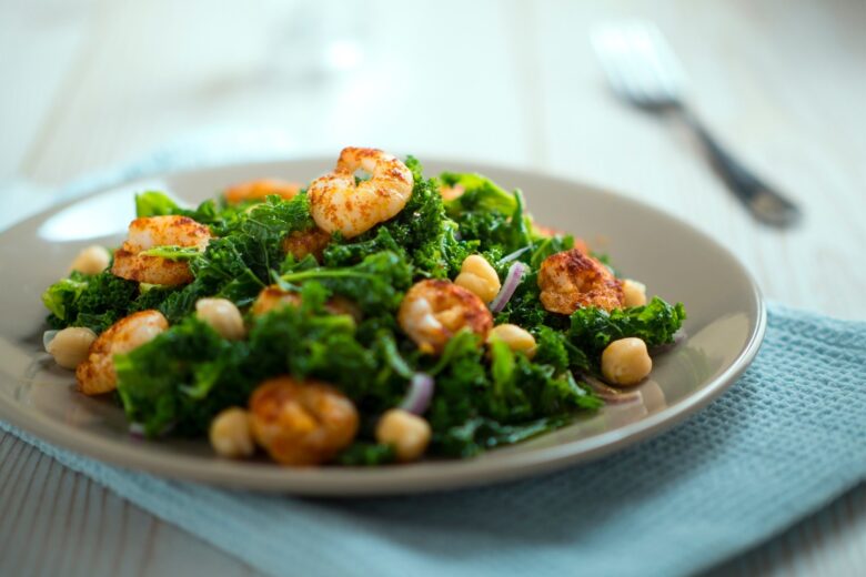 Insalata primaverile con legumi