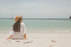Come riparare i capelli dal sale del mare