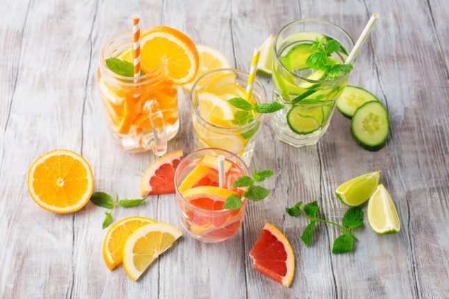 Ricetta detox: acqua aromatizzata con cetrioli e pompelmo