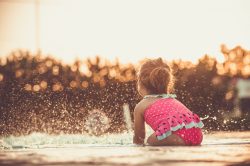 Costume pannolino per bambina da mare: marche e prezzi