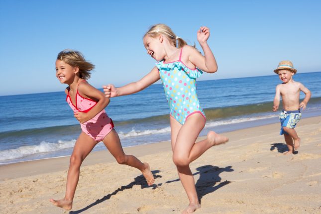 Costume bambina da mare pezzo intero: i pro e i contro