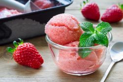 Sorbetto alla frutta con l’estrattore di succo