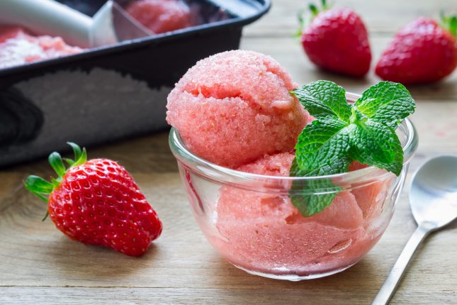 Sorbetto alla frutta con l’estrattore di succo