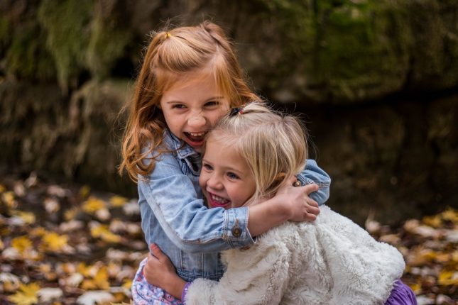 I colori ideali per vestire i bambini