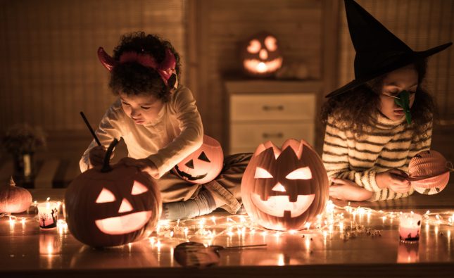 Come fare delle lanterne di carta per Halloween