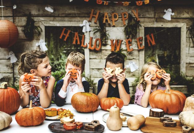 Pipistrelli da ritagliare per Halloween: ecco come realizzarli
