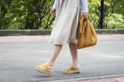 I sandali sono stati il must dell'estate, ma quali sono i modelli più eleganti?