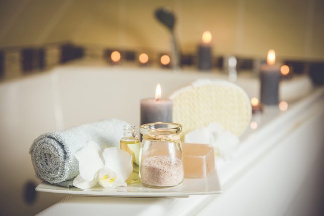 Gli accessori indispensabili per un bagno in perfetto stile relax
