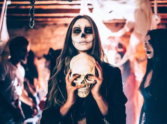 Maschere Halloween donna: 5 idee di look da brividi