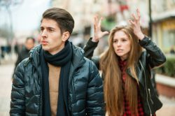 Cosa fa scappare gli uomini: gli atteggiamenti femminili più comuni